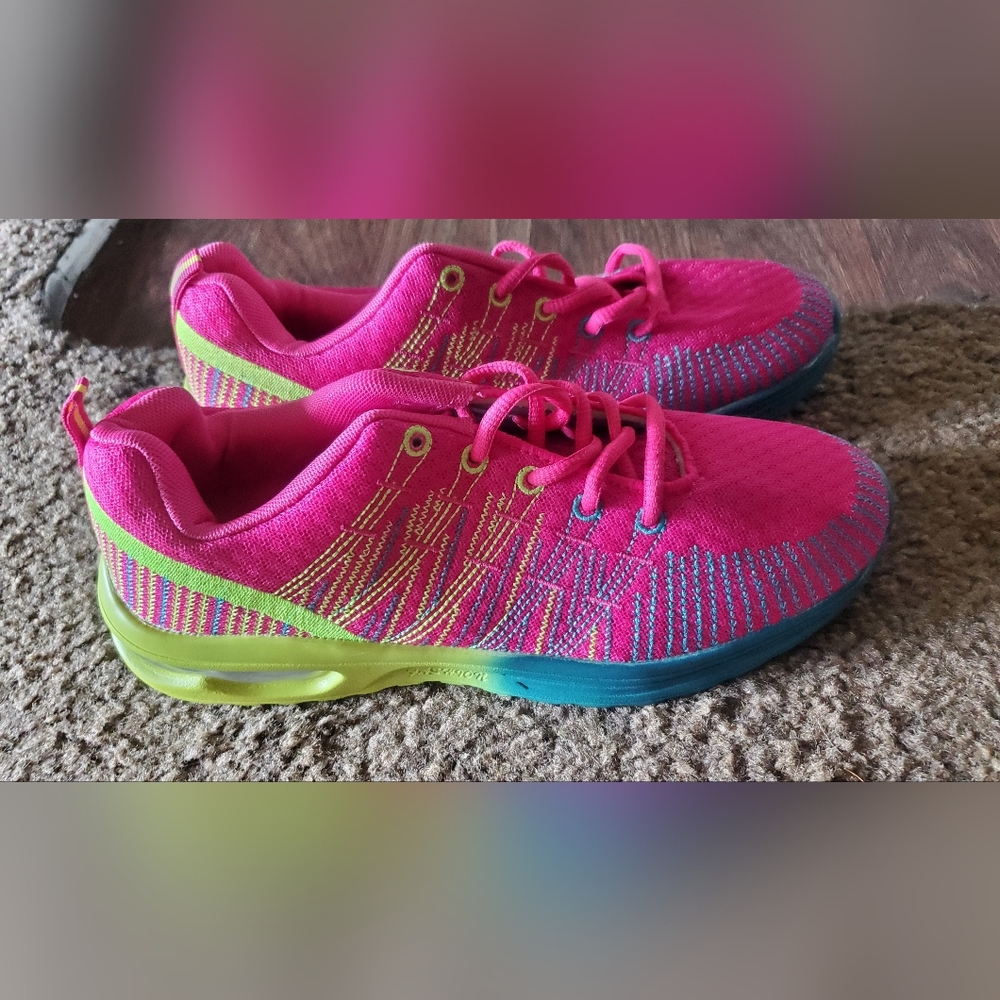 Omega Walk Women's Size 11.5